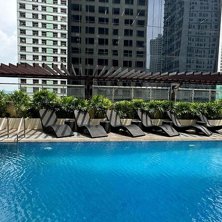 One Bedroom With Balcony By Christine Suites Ph In Greenbelt Radisson Μακάτι Εξωτερικό φωτογραφία