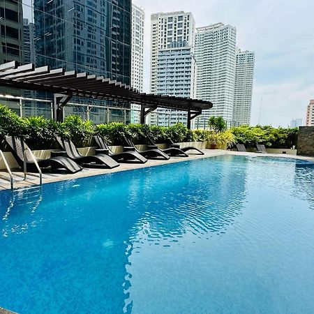 One Bedroom With Balcony By Christine Suites Ph In Greenbelt Radisson Μακάτι Εξωτερικό φωτογραφία