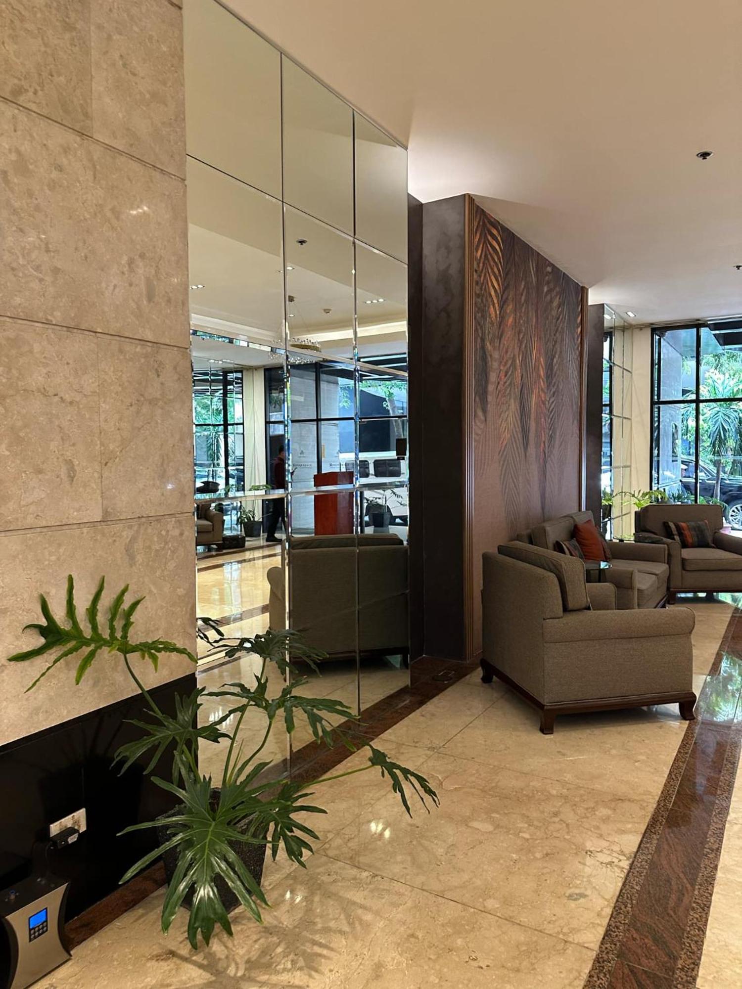 One Bedroom With Balcony By Christine Suites Ph In Greenbelt Radisson Μακάτι Εξωτερικό φωτογραφία