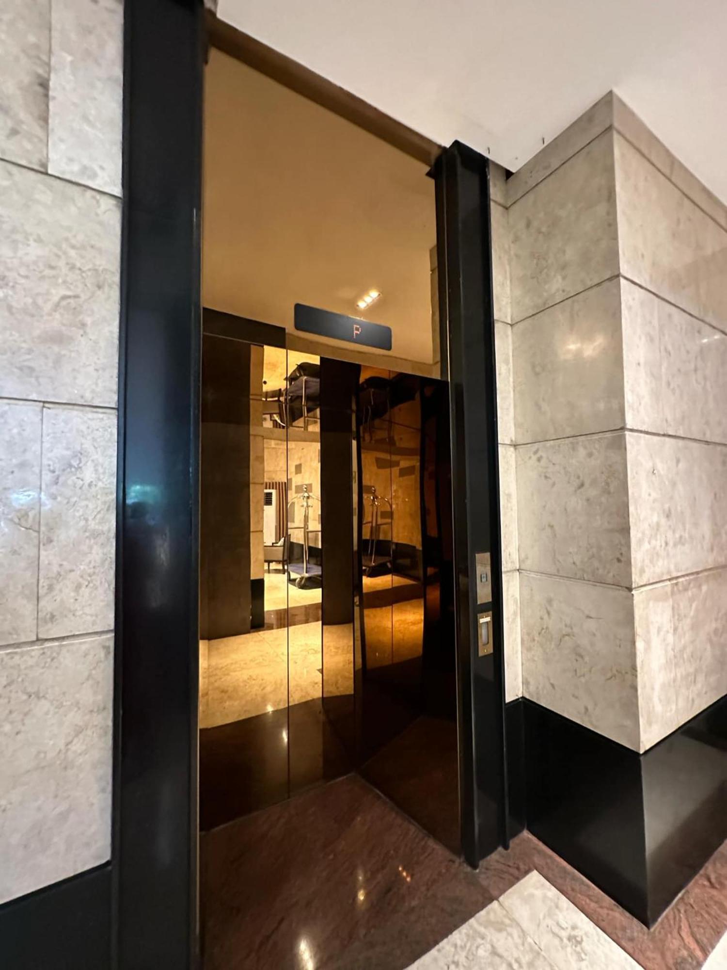 One Bedroom With Balcony By Christine Suites Ph In Greenbelt Radisson Μακάτι Εξωτερικό φωτογραφία