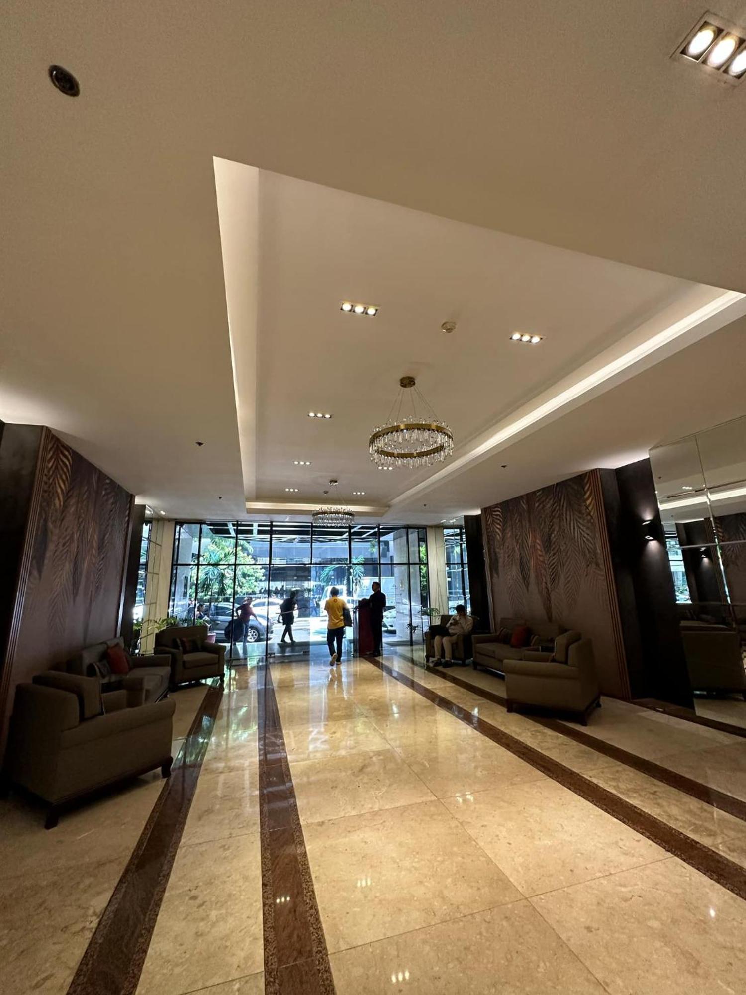 One Bedroom With Balcony By Christine Suites Ph In Greenbelt Radisson Μακάτι Εξωτερικό φωτογραφία