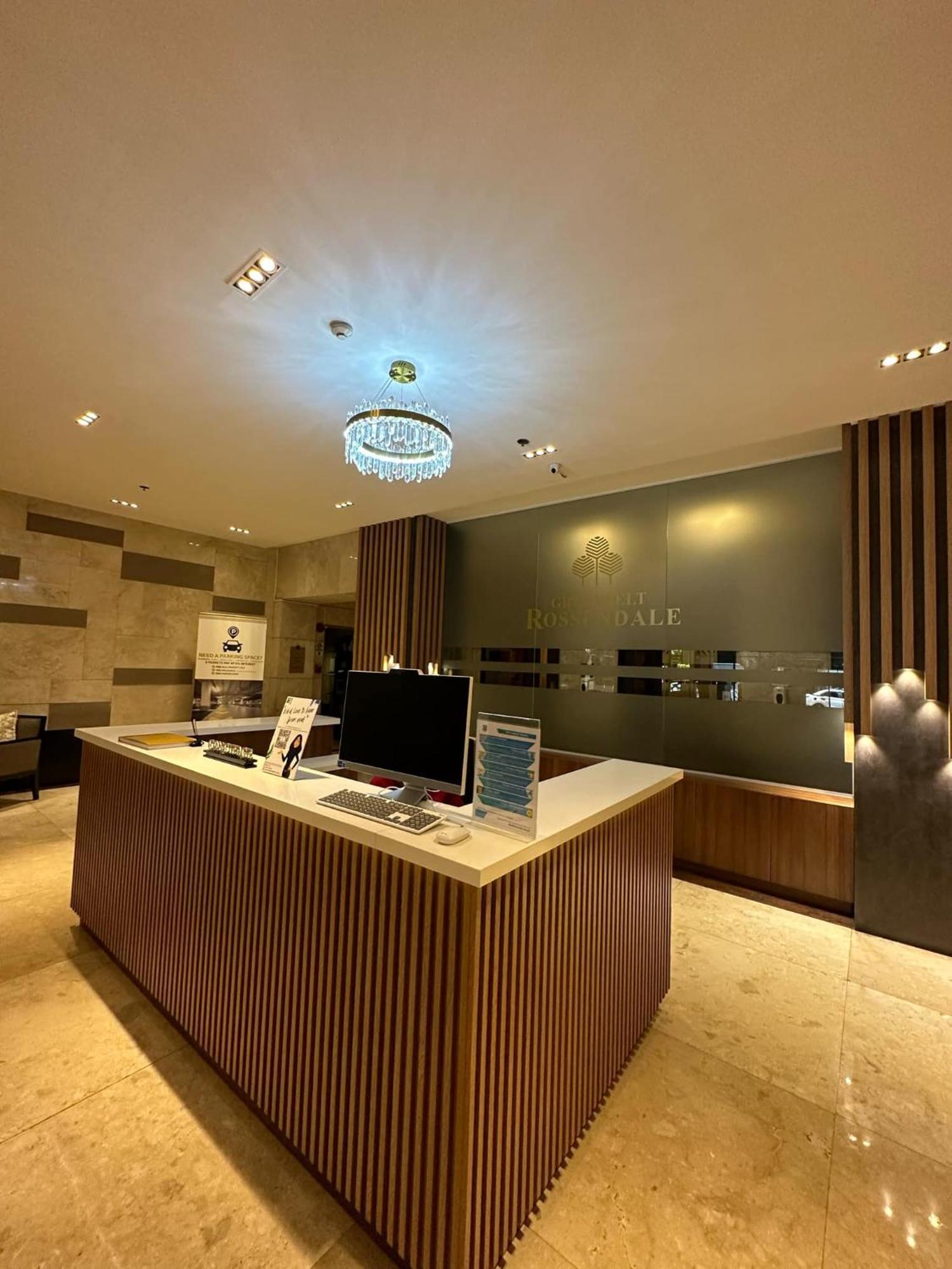 One Bedroom With Balcony By Christine Suites Ph In Greenbelt Radisson Μακάτι Εξωτερικό φωτογραφία