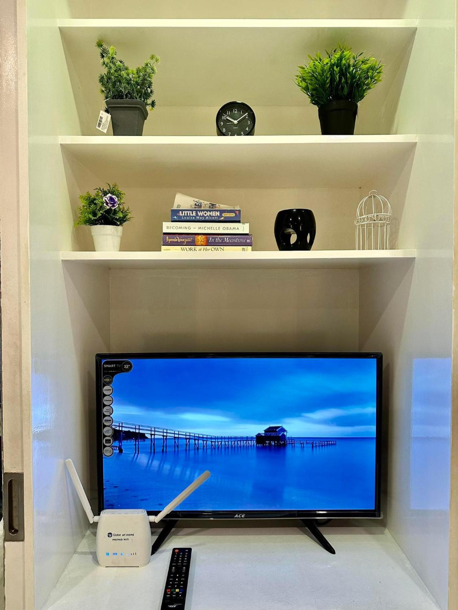 One Bedroom With Balcony By Christine Suites Ph In Greenbelt Radisson Μακάτι Εξωτερικό φωτογραφία