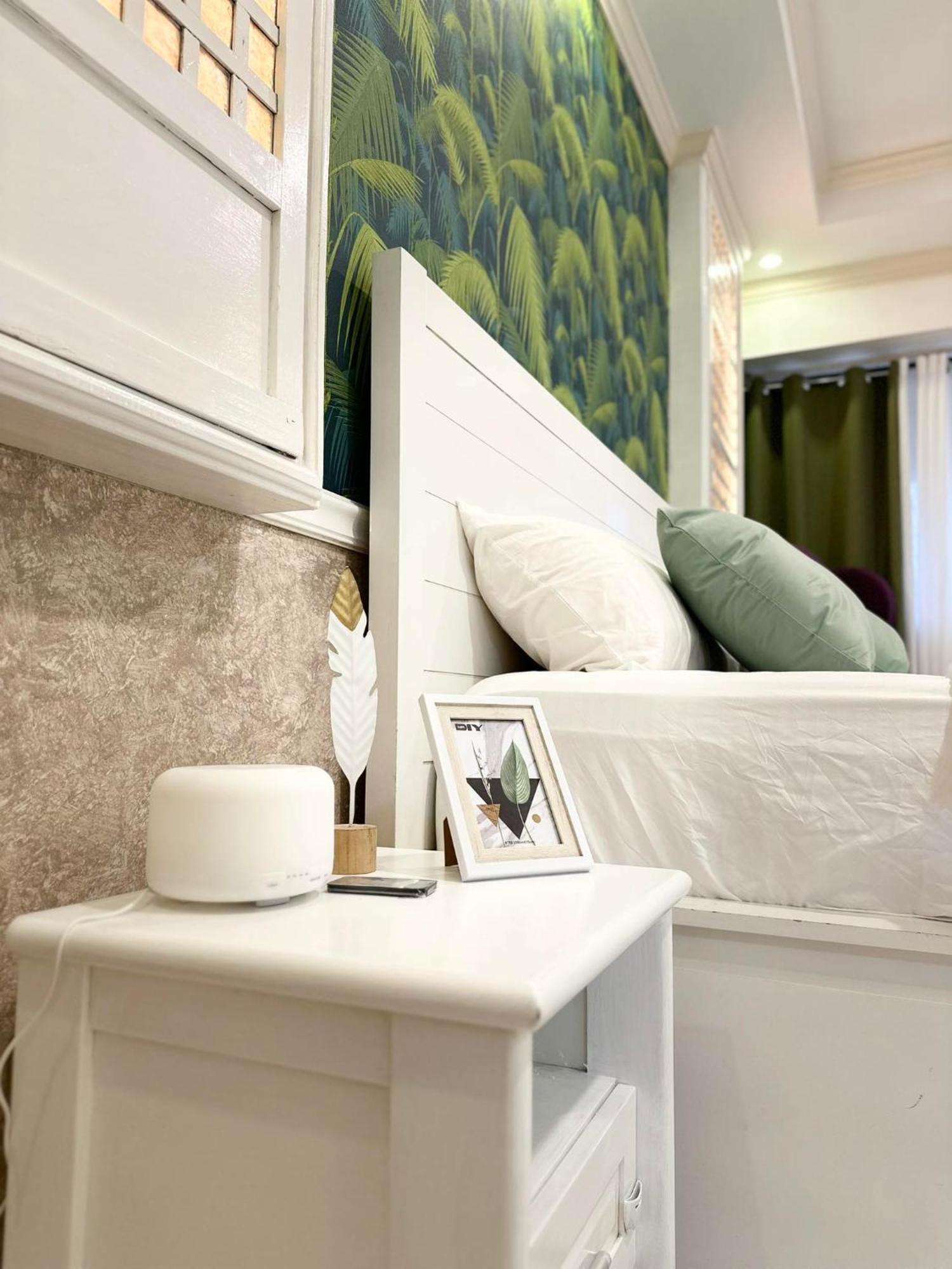 One Bedroom With Balcony By Christine Suites Ph In Greenbelt Radisson Μακάτι Εξωτερικό φωτογραφία