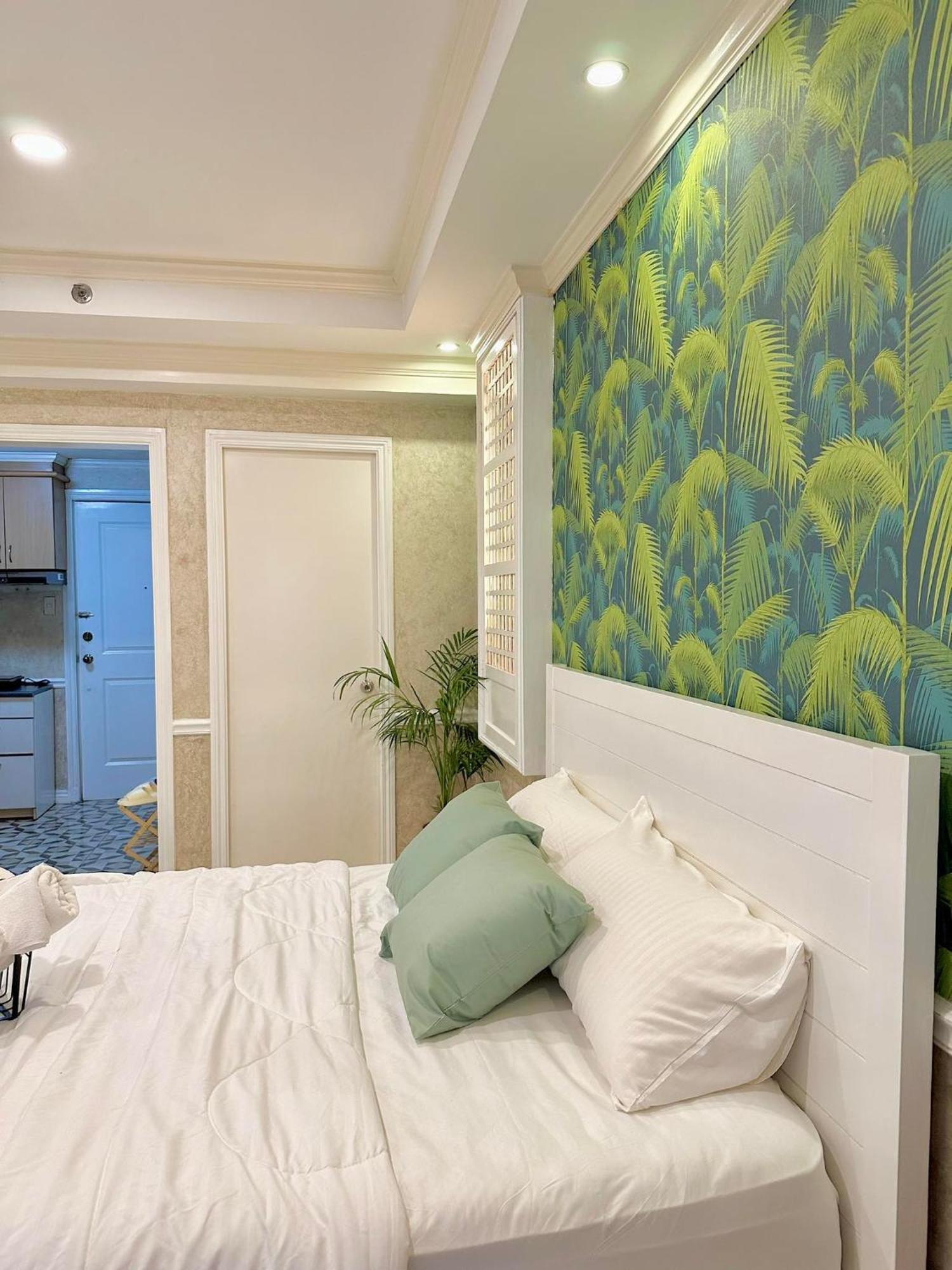 One Bedroom With Balcony By Christine Suites Ph In Greenbelt Radisson Μακάτι Εξωτερικό φωτογραφία