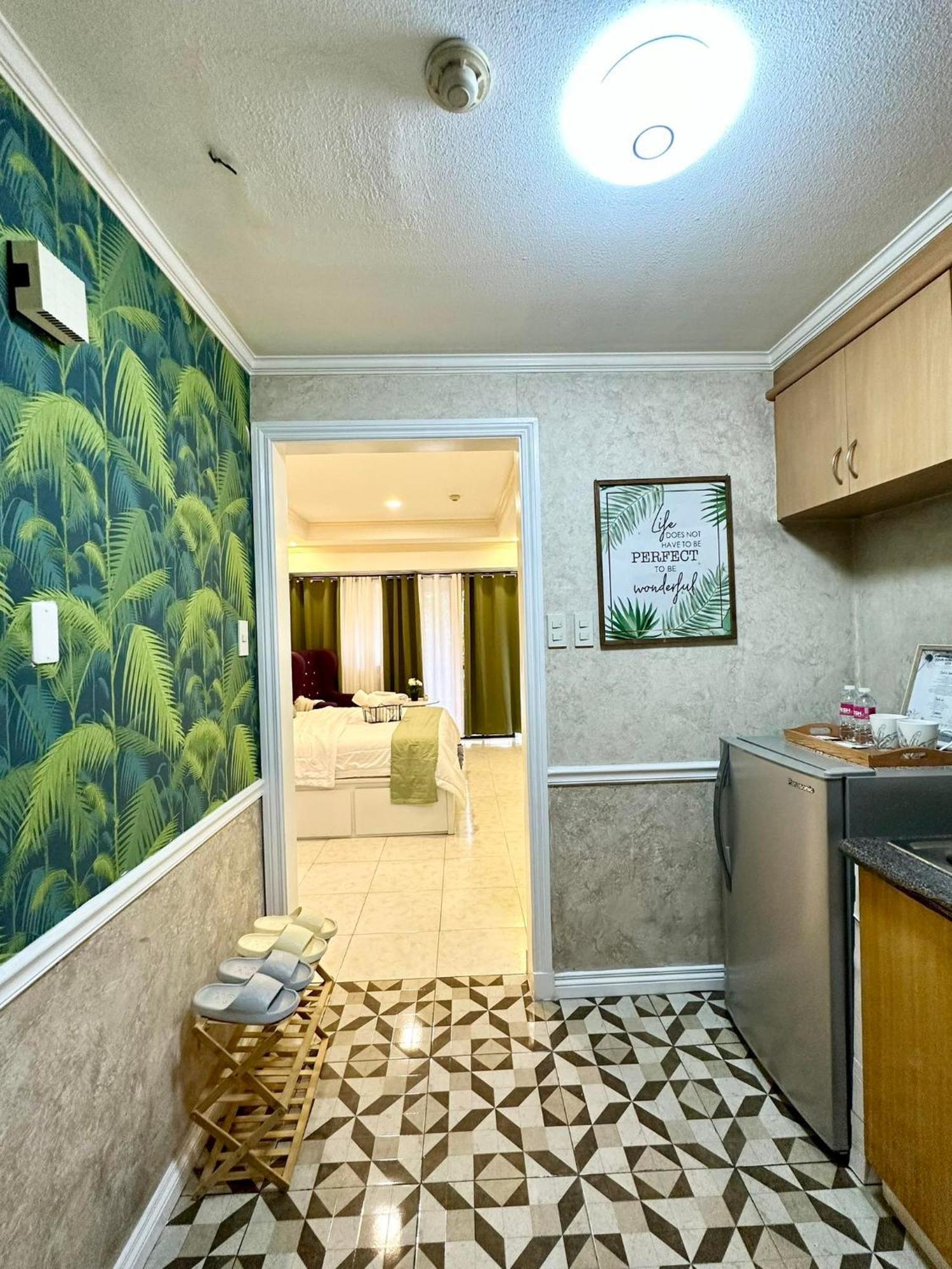 One Bedroom With Balcony By Christine Suites Ph In Greenbelt Radisson Μακάτι Εξωτερικό φωτογραφία