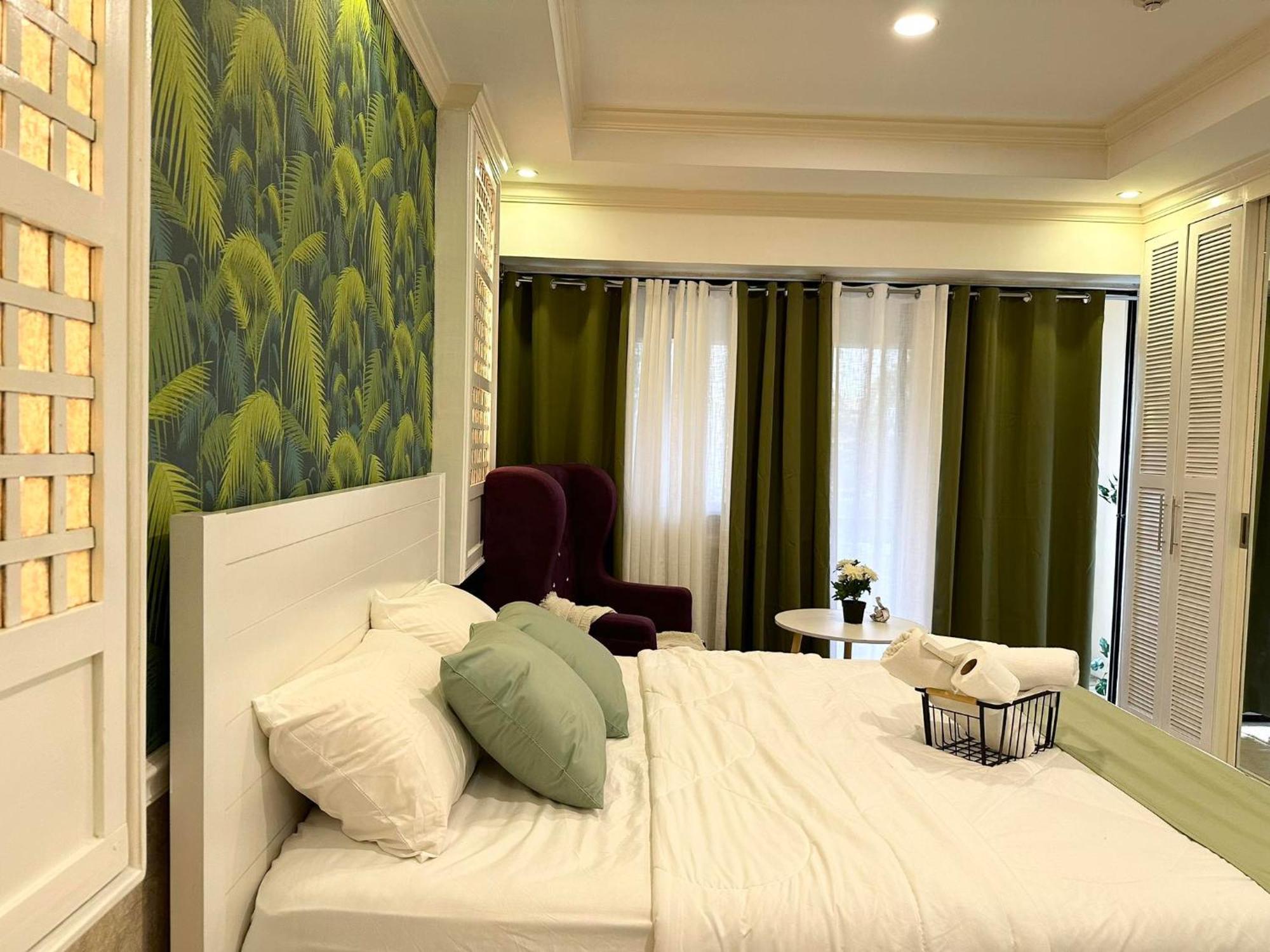 One Bedroom With Balcony By Christine Suites Ph In Greenbelt Radisson Μακάτι Εξωτερικό φωτογραφία