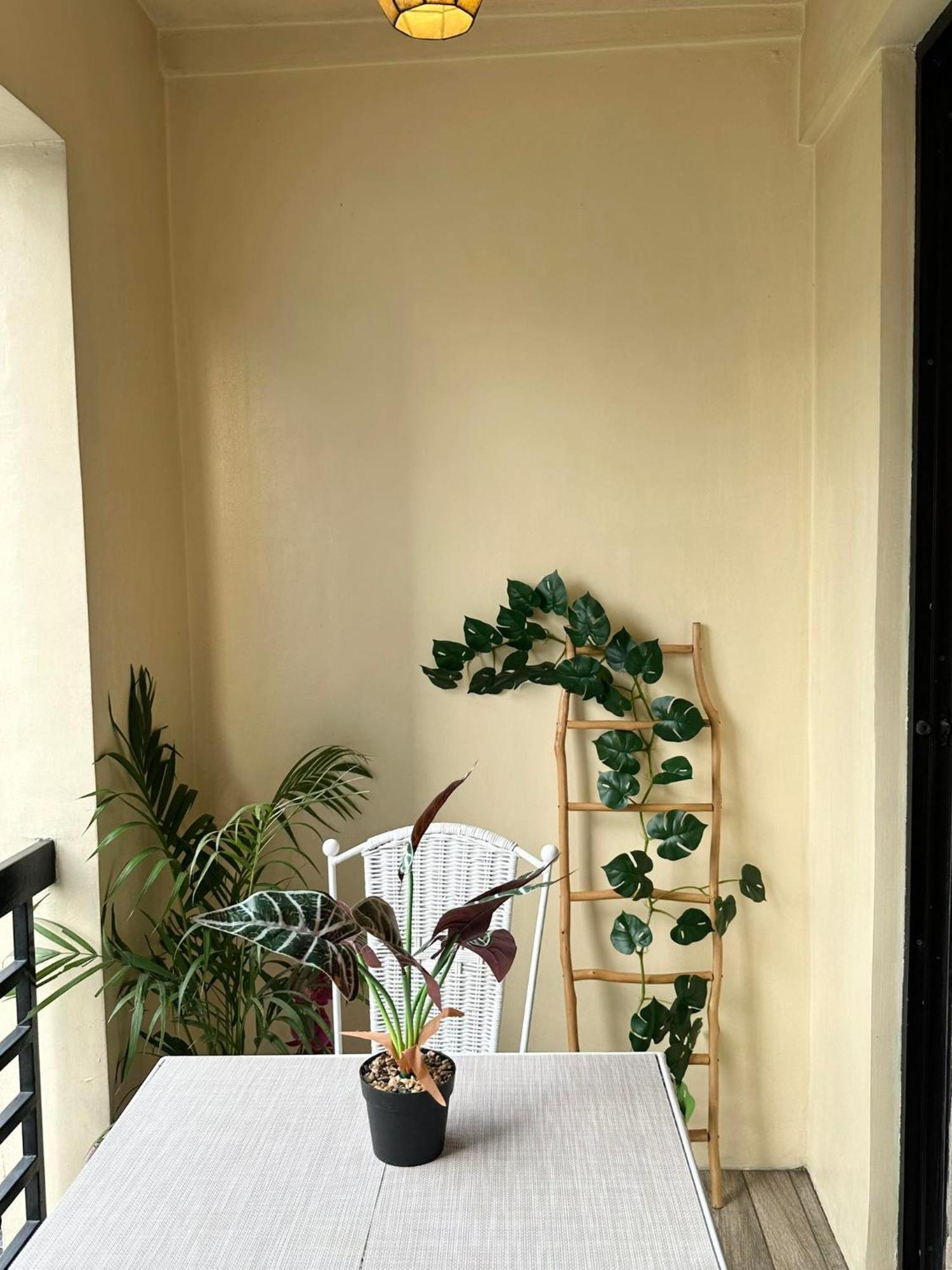 One Bedroom With Balcony By Christine Suites Ph In Greenbelt Radisson Μακάτι Εξωτερικό φωτογραφία