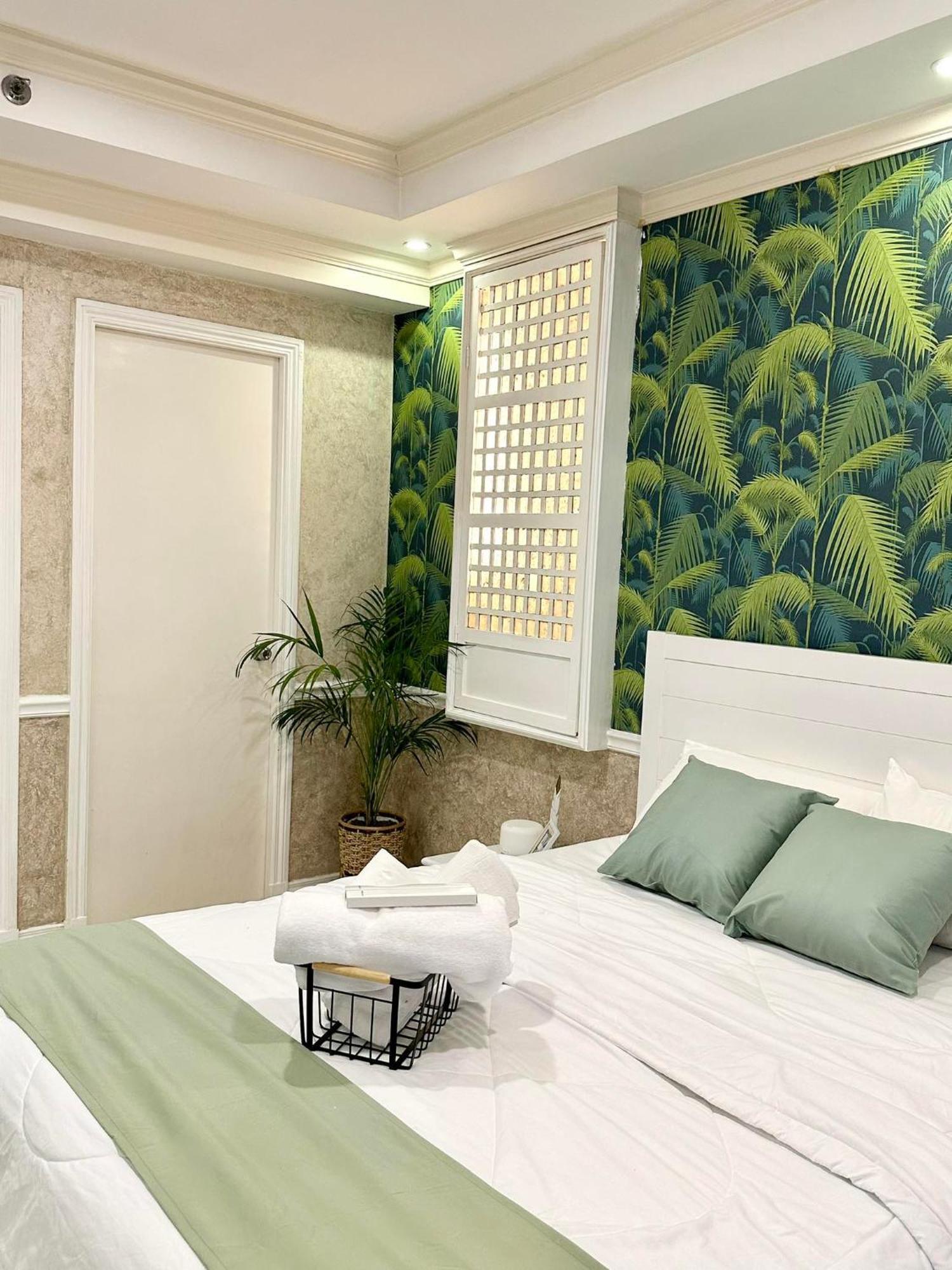 One Bedroom With Balcony By Christine Suites Ph In Greenbelt Radisson Μακάτι Εξωτερικό φωτογραφία