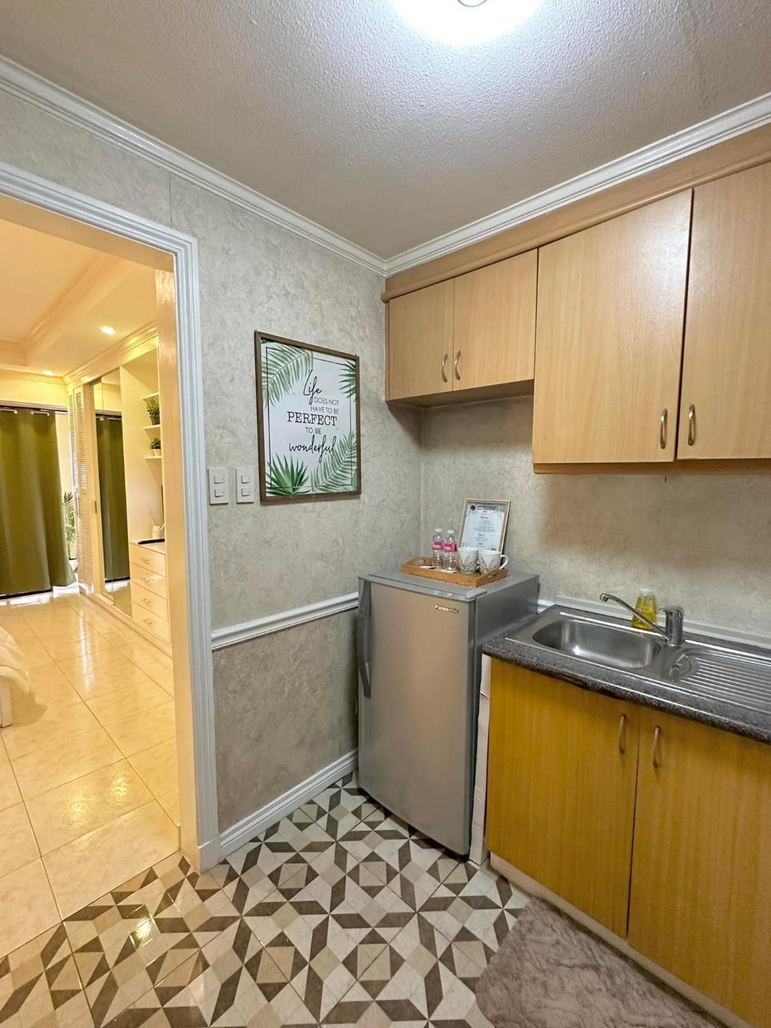 One Bedroom With Balcony By Christine Suites Ph In Greenbelt Radisson Μακάτι Εξωτερικό φωτογραφία