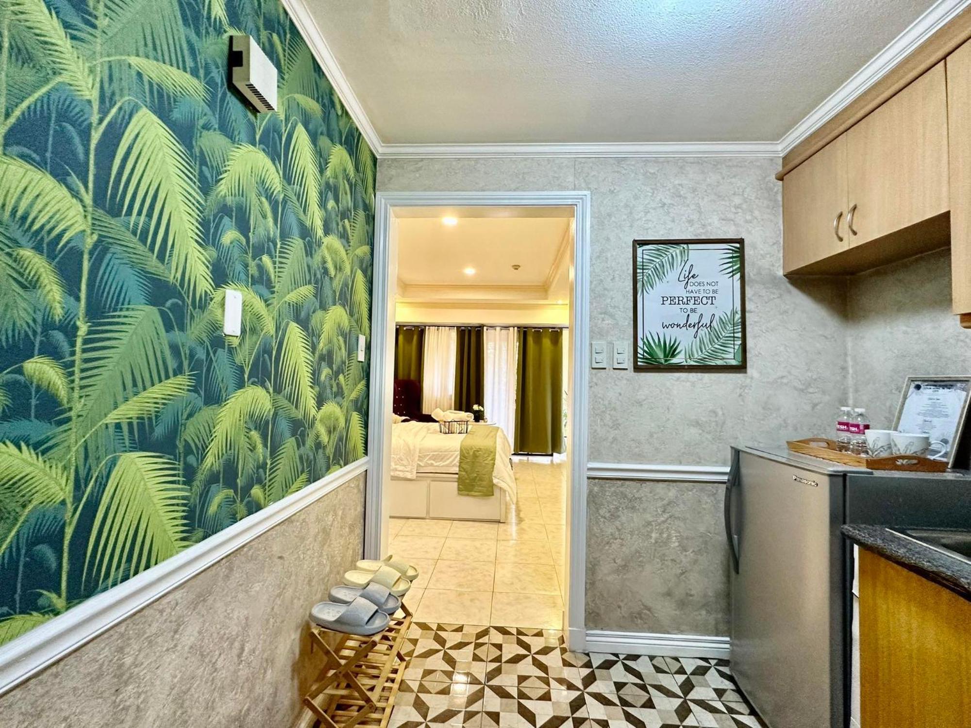 One Bedroom With Balcony By Christine Suites Ph In Greenbelt Radisson Μακάτι Εξωτερικό φωτογραφία