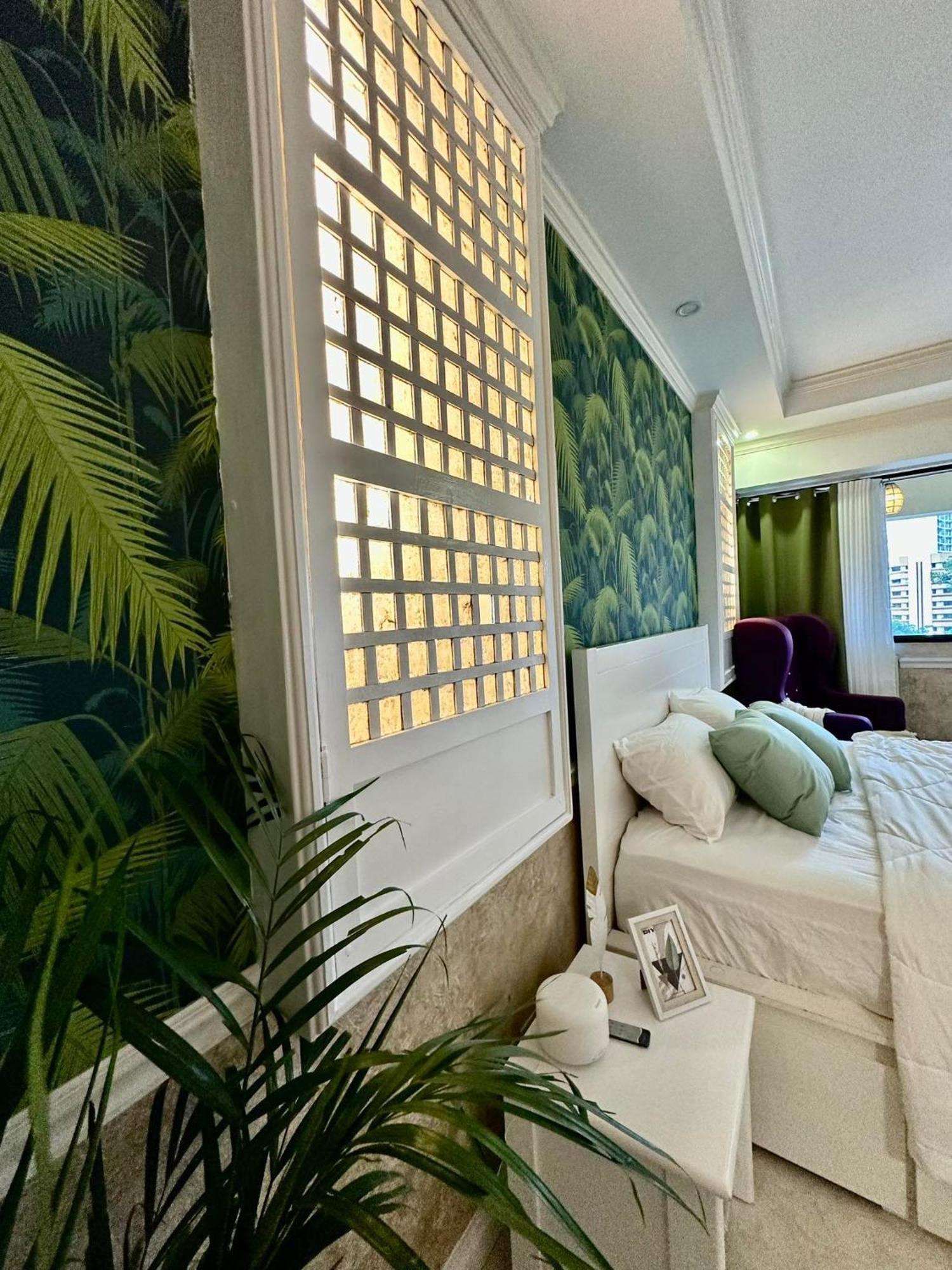 One Bedroom With Balcony By Christine Suites Ph In Greenbelt Radisson Μακάτι Εξωτερικό φωτογραφία